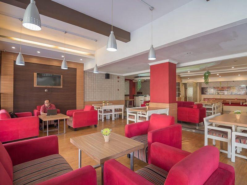 红多兹酒店-近塞特拉萨里商场2号 万隆 外观 照片