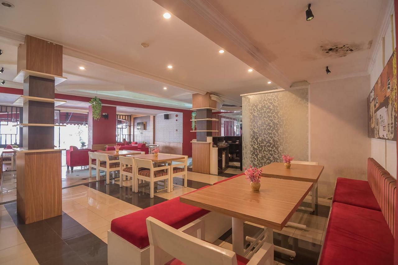 红多兹酒店-近塞特拉萨里商场2号 万隆 外观 照片